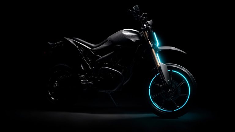 sur ron tout terrain adulte: silence et couple instantané