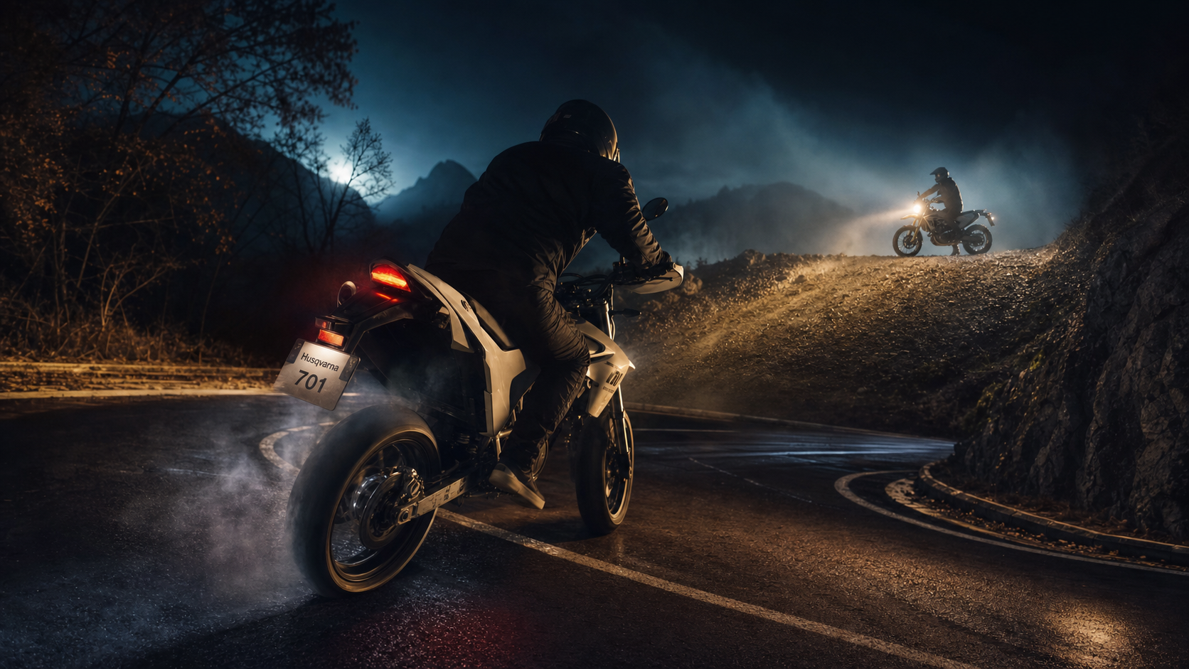Husqvarna moto 701 Supermoto et Enduro, asphalte humide et chemin gravier