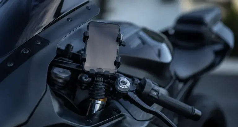 Support telephone moto sportive sur colonne de direction
